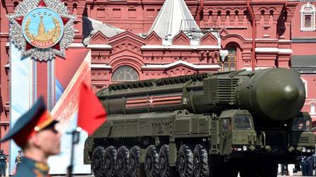 Rusia defendió su decisión de transferir parte de su arsenal a Minsk alegando que EEUU también desplegó armas nucleares en Europa.