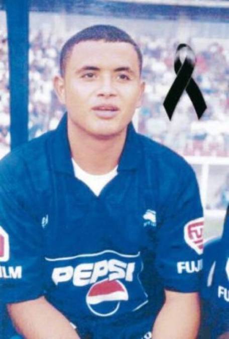 Carlos Ovidio Guevara (2012): El ex jugador de Motagua y Universidad, primo hermano de Amado Guevara e hijo del recordado ex jugador Ovidio Guevara (QDDG), falleció a causa de varios disparos en una colonia de Comayagüela.