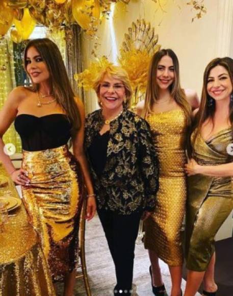 La actriz colombiana estuvo acompañada de familiares y amigos en la fiesta que presumió en redes sociales.