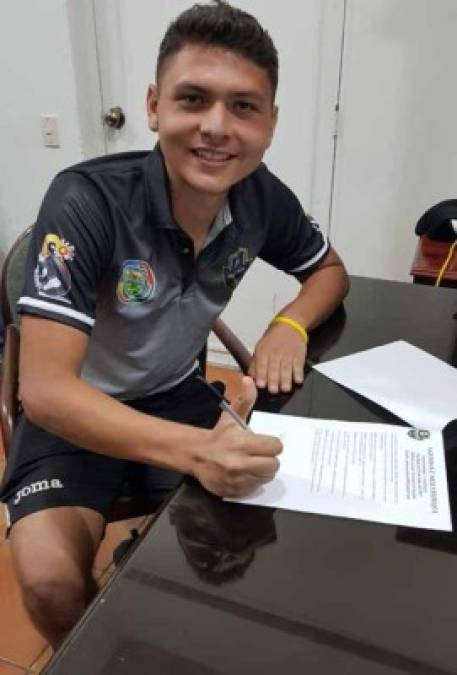 Carlos Banegas: El joven portero ha sido anunciado como nuevo refuerzo del Santos FC de Siguatepeque de la Liga de Ascenso, llega procedente del Motagua.