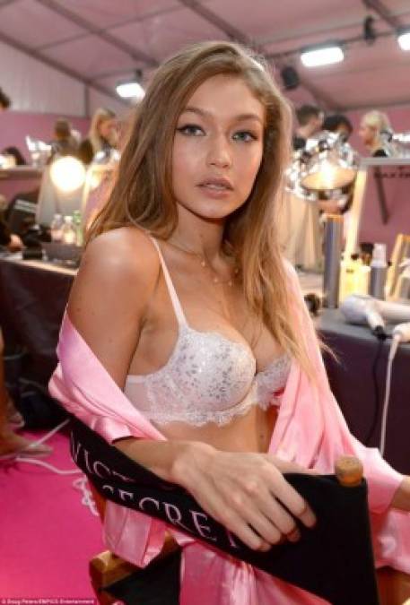 Bella Hadid en su segundo desfile de Victoria Secret´s.