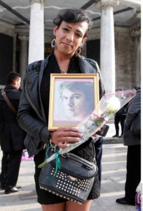 <br/>Dijo que las cenizas 'permanecen en Estados Unidos' y que desde la institución están a la espera de que la familia decida si lo llevan o no al Palacio de Bellas Artes de la capital, ofrecido por el Gobierno mexicano para rendirle un homenaje.