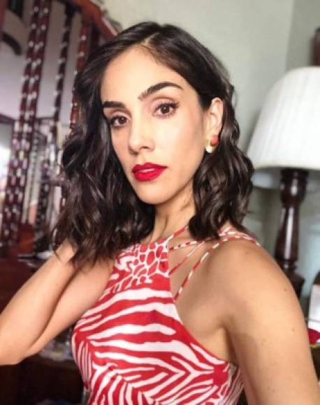 Otra que figura en esta lista es la actriz Sandra Echeverría, quien realizó una gira de medios junto a la actriz Paz Vega para hacer algunas portadas de revistas, pero quienes estuvieron a cargo de dicho trabajo indicaron que fue un martirio trabajar junto a ellas.