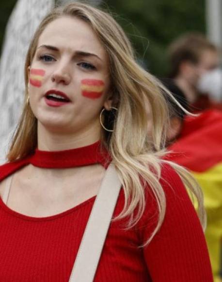 Esta hermosa chica identificada con España robó muchas miradas.