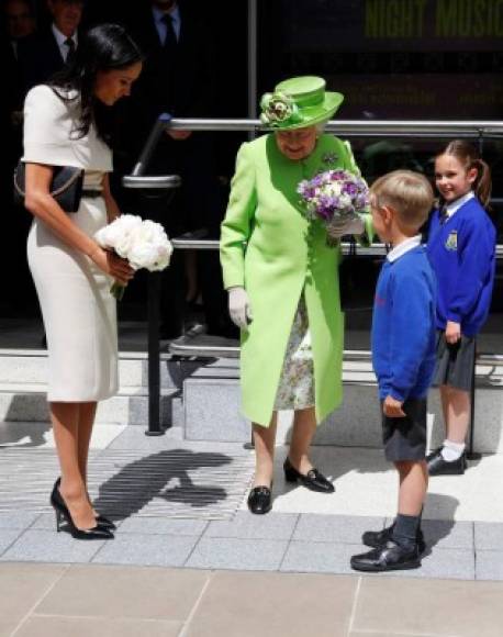 La monarca, de 92, se mostró cómoda en compañía de Meghan, de 36 años, y hasta dejó escapar unas cuantas sonrisas y miradas de complicidad con la exactriz.<br/>