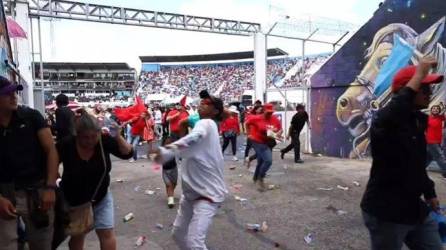 Los colectivos del Partido Libre fueron abucheados en el Estado Nacional.