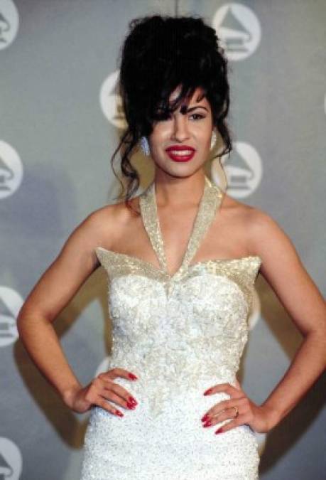 Con este vestido blanco, Selena aceptó el premio Grammy a mejor álbum del 1993.