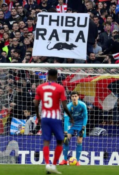 Y otra de las polémicas del derbi fue el ambiente hostil de la afición del Atlético al portero belga Courtois. El cancerbero del Real Madrid jugó con los colchoneros y hoy lo señalaron de 'rata'.