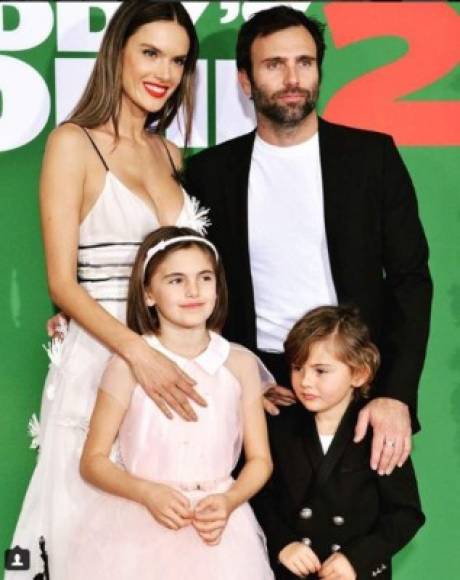 Alessandra Ambrosio está casada con Jamie Mazur y tiene dos hijos: Anja y Noah.
