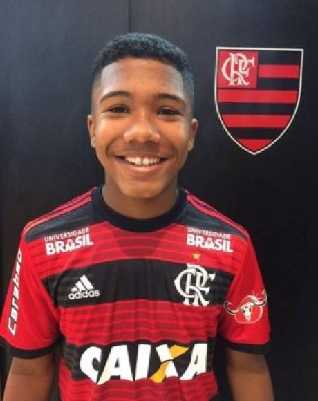 Víctor Isaías - Delantero de 14 años, llegó en agosto de 2018 al Flamengo, tras haber crecido en el Figueirense. Su representante era Savio Bortolini, exfutbolista del Real Madrid, entre otros.