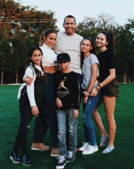 Alex Rodríguez celebro la libertad de EEUU junto a su familia con Jennifer López.<br/>