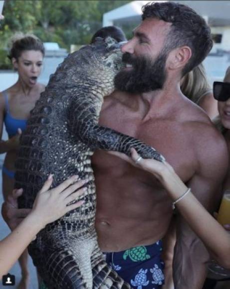 Amante de la polémica, el 'Rey del Instagram', ha exhibido animales exóticos en sus redes.