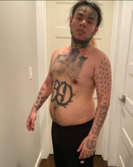 'La verdadera razón por la que dejé Instagram y la música durante 6 meses es porque en septiembre tenía sobrepeso... Pesaba 204 libras y estaba pasando por mucho vida y estaba comiendo y comiendo constantemente'; informó Tekashi en Instagram.
