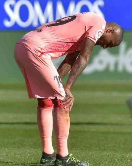 Kevin-Prince Boateng decepcionó ante el Huesca y la afición del Barcelona lo considera como uno de los peores fichajes en la historia del club catalán.