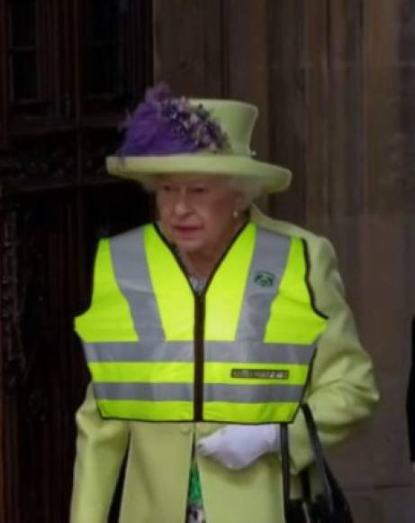 Pobre Reina, fue la principal víctima de los memes, su vestido verde lima fue el culpable.