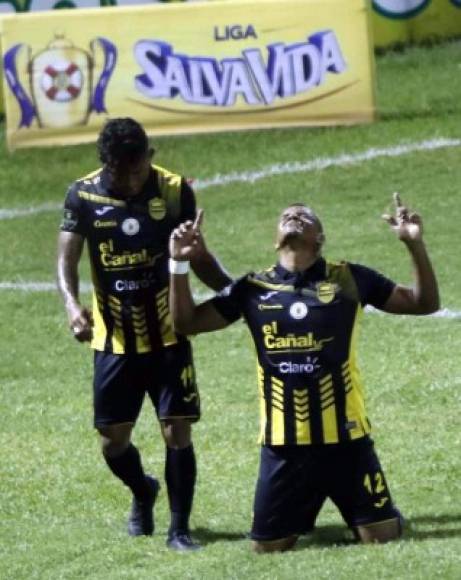 Rony Martínez también anotó, hizo el 2-0 a pase del 'Chino' López.