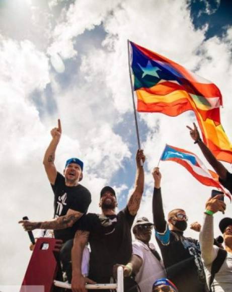 La publicista y bloguera puertorriqueña Uka Green señaló a Efe que todos esos millones de seguidores han contribuido para 'despertar la conciencia del público'.<br/><br/>'Tienen un inmenso poder de convocatoria', subrayó Green, tras indicar que no se puede olvidar que 'son parte del pueblo y maduros -los artistas- para entender el meollo y entender que tenían que tomar acción', sostuvo.<br/><br/>'Se trató del despertar de otro tipo de liderato, el de los artistas', indicó Green, para quien en esta ocasión han actuado como un bloque.<br/><br/>La bloguera indicó que, sin duda, las redes sociales tan utilizadas por los artistas han sido fundamentales por su gran inmediatez y matizó que sin los artistas las protestas hubieran tenido menos repercusión.