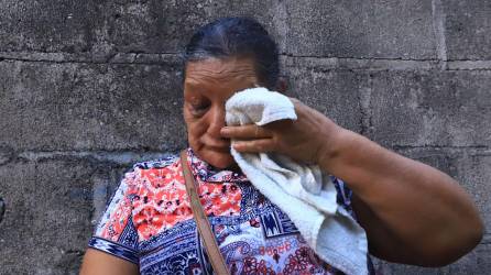María Catalina Fúnez no ha perdido la esperanza de que su hijo regrese sano y salvo, pero llora al ver que nadie les da respuestas.