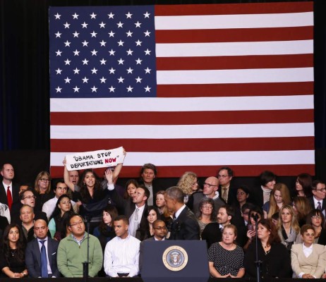 Obama recibió un fuerte reclamo en su visita a Chicago para defender plan migratorio