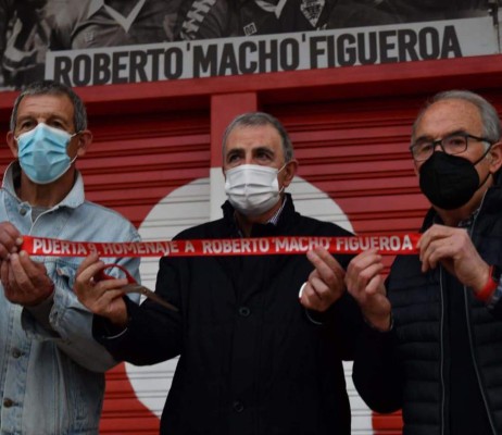 Real Murcia de España realiza emotivo homenaje en honor a Roberto 'Macho' Figueroa