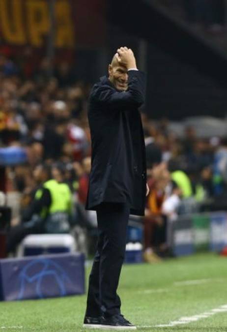 Zinedine Zidane vivió el duelo en Turquía de manera muy especial. El sufrimiento en el DT del Real Madrid era evidente.