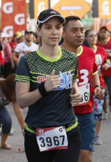 ¡Qué lindura! Una de las bellas corredoras que cautivó en la carrera de atletismo más importante de Centroamérica.