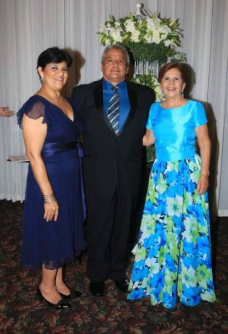 Elena Cuéllar, José Miranda y Lita Lardizábal.