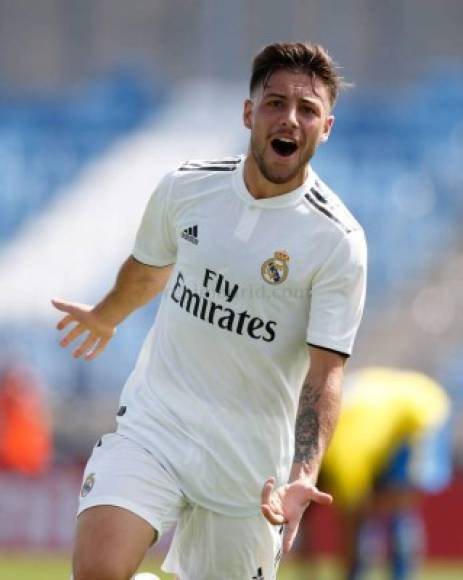 Real Madrid puede perder a una perla de su cantera. Se trata de Franchu Feuillassier, por quien el club blanca negocia con el Eintracht Frankfurt el traspaso. El extremo argentino de 22 años y jugador del Castilla ha llegado a formar parte de alguna pretemporada del primer equipo, llegando a debutar a las órdenes de Zidane en partido de Copa del Rey ante el Fuenlabrada.<br/><br/>El jugador zurdo llegó a España en 2009, militando primero en la cantera madridista, pasando después al Rayo Vallecano durante cinco años, con regreso al Real Madrid. En las tres ultimas tres temporadas su equipo ha sido el Castilla, pero una lesión en la rodilla, ya superada, frenó su progresión.