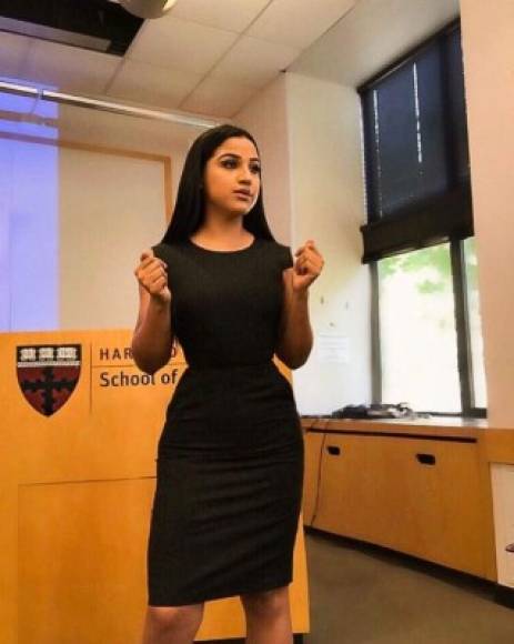 Gracias a su disciplina Karla recibió una beca completa para realizar una pasantía en la prestigiosa Universidad de Harvard mientras termina su carrera orientada a la neurociencias en una universidad de Florida.<br/>