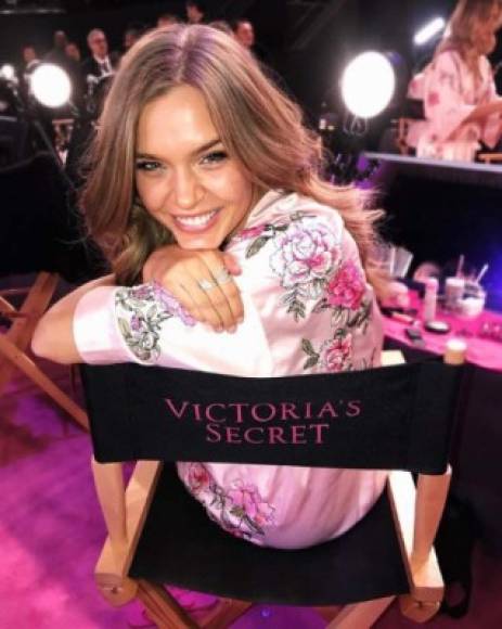 Josephine Skriver-Karlsen (Copenhague Dinamarca el 14 de abril de 1993) es una modelo danesa conocida por ser un ángel de Victoria's Secret desde 2016.<br/>