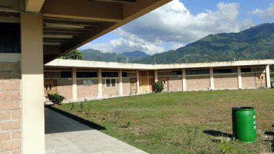 Hace tres años, la alcaldía inauguró este edificio para el Centro Universitario Regional Progreseño. Solo funciona con sistema a distancia.