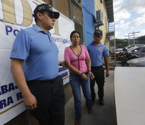 Mujer asesinó a niño que defendió a su mamá