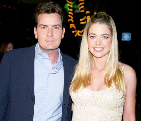 Se casa exesposa de Charlie Sheen