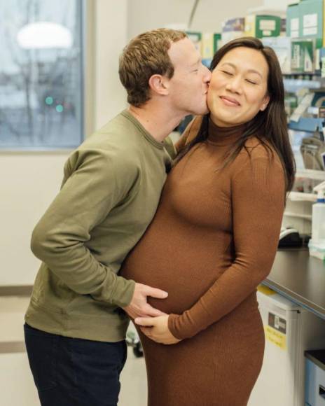 Marc Zuckerberg y su mujer estaban esperando a su bebé la cual nació en el mes de Marzo.