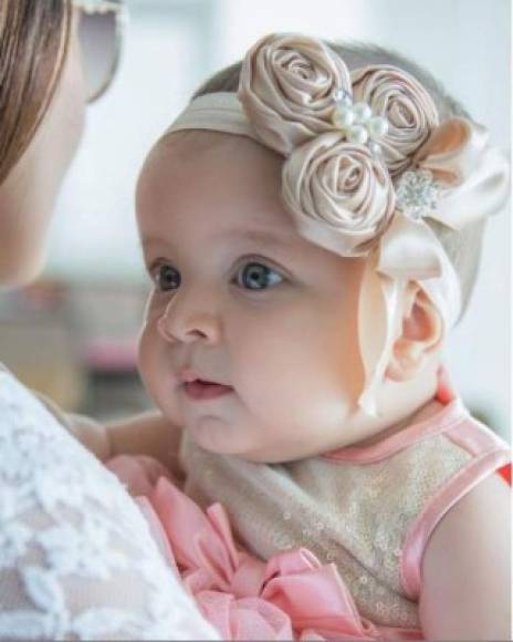 Iroshka Elvir informó que la cuenta de la fotógrafa profesional @laartesanahn será la administradora del perfil de su pequeña hija, quien ha capturado las imágenes de Alicia durante su crecimiento.