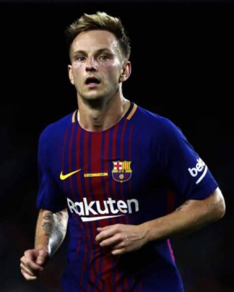 El mediocampista croata Ivan Rakitic, del Barcelona, llegaría al PSG.