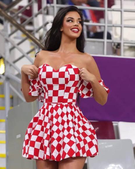  La también influencer ganó el certamen Miss Croacia hace unos años, pero su popularidad creció cuando viajó a Qatar para alentar a su selección.
