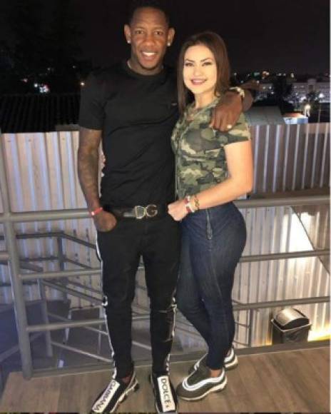 El futbolista hondureño, Romell Quioto, anunció en sus redes sociales su noviazgo con la popular presentadora.