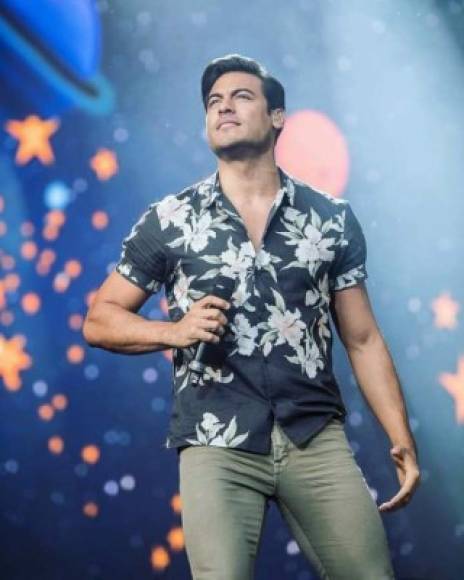 Carlos Rivera fue el ganador indiscutible de la tercera generación. Rivera de origen tlaxcalteca además de su trayectoria como cantante incursionó con éxito en el teatro musical.