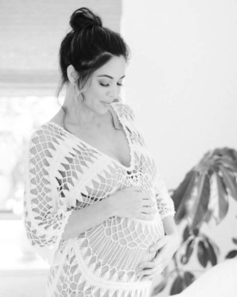 Además, la presentadora peruana reveló las primeras imágenes de su embarazo secreto.