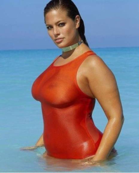 Sports Illustrated presenta en la portada de su icónica Swimsuit Edition a Ashley Graham, la modelo de talla 44 que tiene hablando al mundo entero.