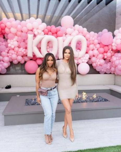 La estrella de Keeping Up with the Kardashians celebró sus 36 años con una fiesta de cumpleaños con tema rosa, planificada por la organizadora de eventos favorita de las celebridades Mindy Weiss.