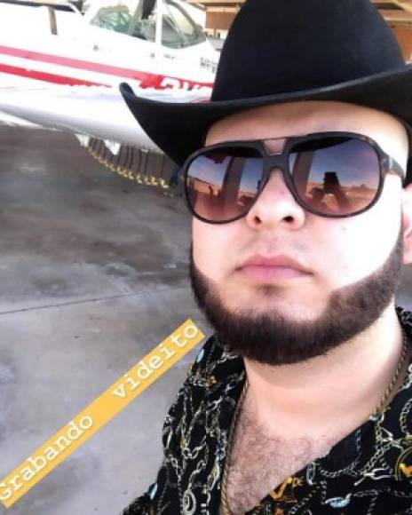 Luis Mendoza, cantante de música regional mexicana, fue asesinado mientras viajaba en una camioneta con su representante.