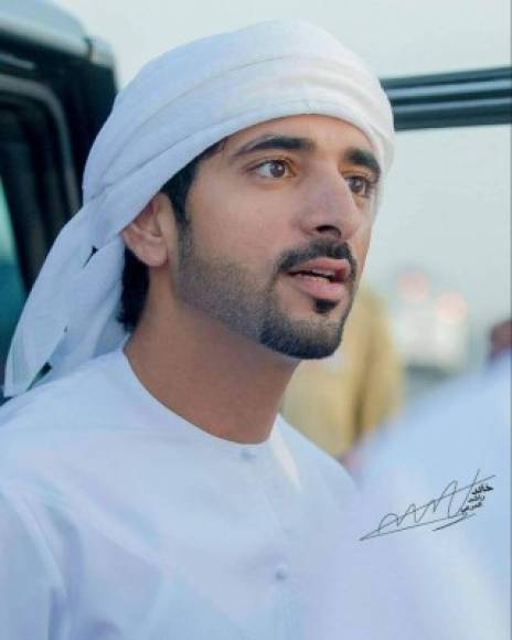 1- Príncipe Hamdan de Dubai -<br/><br/>Sheikh Hamdan bin Mohammed bin Rashid Al Maktoum, conocido cariñosamente como 'Fazza', está listo para robar tu corazón.