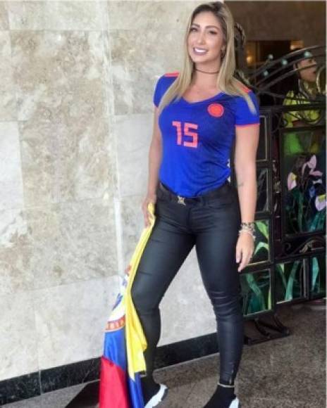 Así de hermosa y sexy se fue Cindy Álvarez al estadio de Kazán para animar a la selección colombiana y su novio.
