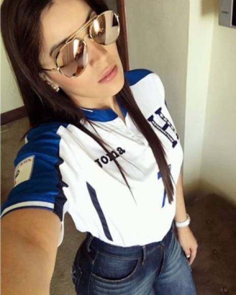 Virginia Varela siempre apoya a su jugador favorito cuando juega con la Selección de Honduras.