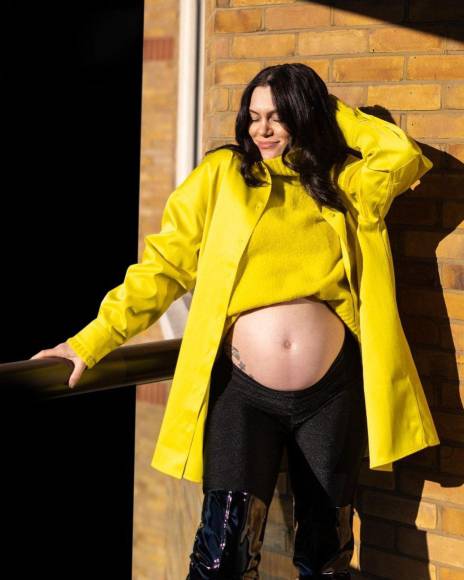 La cantante Jessie J también forma parte de la lista de las mujeres que están en espera de agregar un nuevo miembro a su familia.