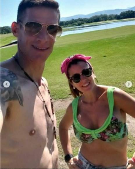 El portero argentino del Motagua, Jonathan Rougier, junto a su esposa Ana Lencina pasaron algunos días de vacaciones en Indura Beach & Golf Resort en Tela.