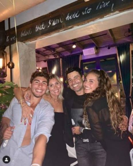 Junto a ella concibió a sus hijos: Lorenzo Valentino e Isadora Sofia, quienes son una sensación en las redes sociales.