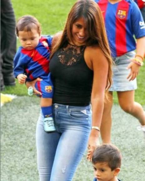 Antonella Roccuzzo y sus hijos acompañan a Messi en la pretemporada del Barcelona en Estados Unidos.